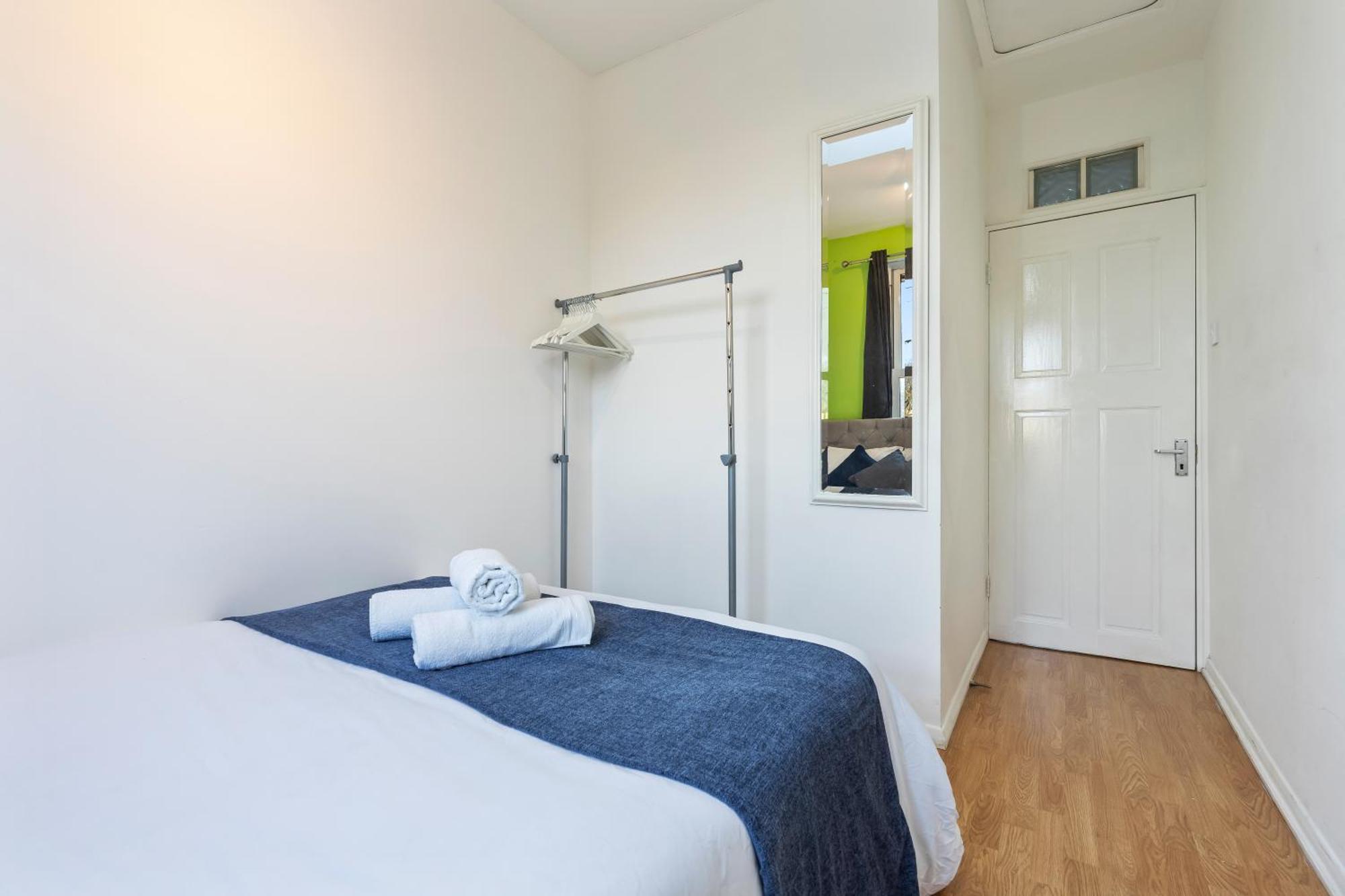 Comfy 4Br House Close To Subway Лондон Экстерьер фото