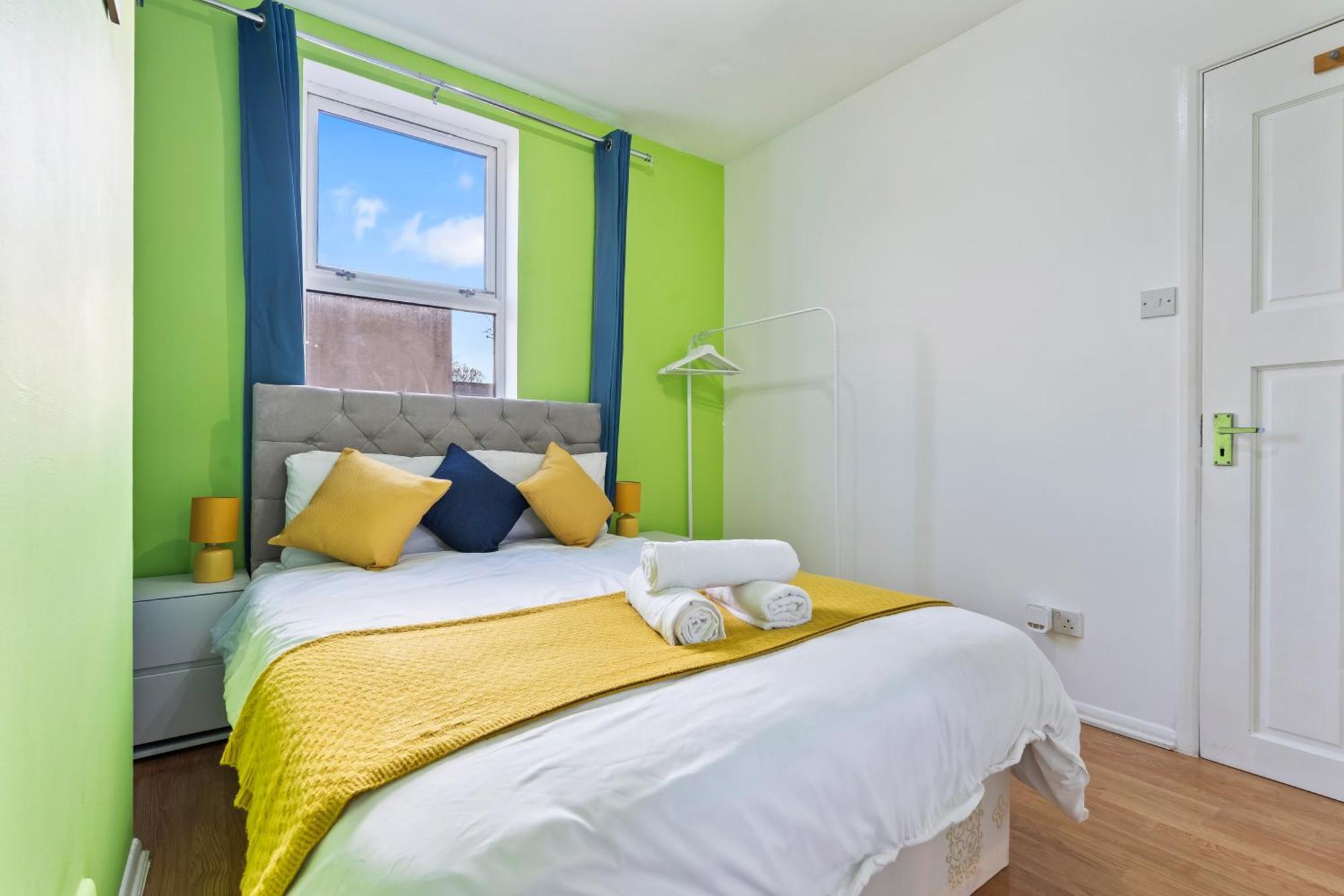 Comfy 4Br House Close To Subway Лондон Экстерьер фото