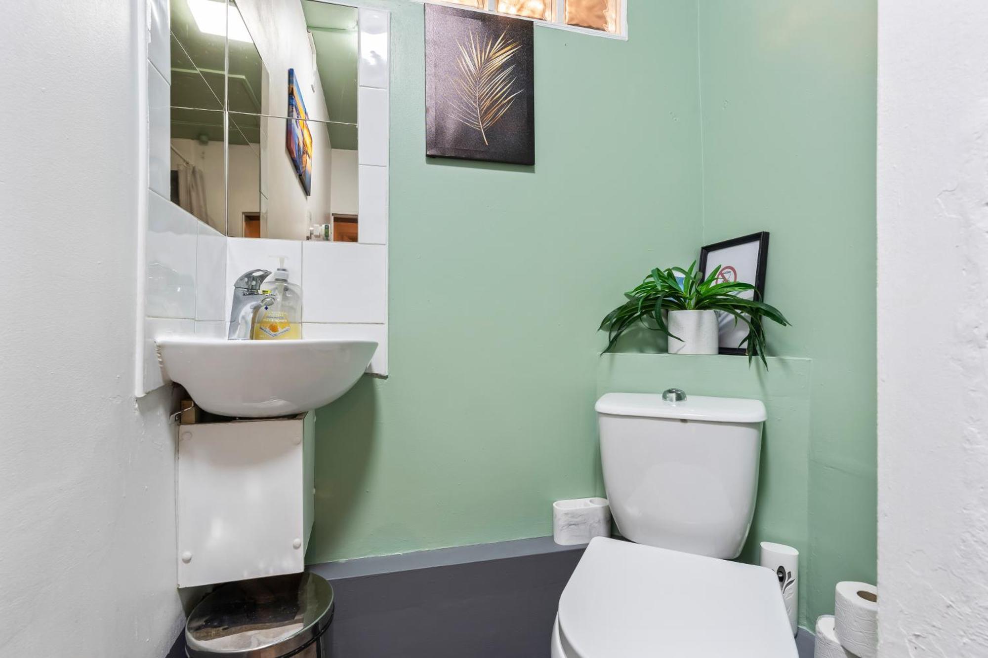 Comfy 4Br House Close To Subway Лондон Экстерьер фото